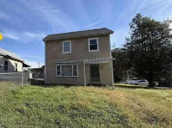 15 Cross Ln, Clarksburg, WV 26301