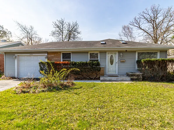 1979 Dundee Rd, Northbrook, IL 60062