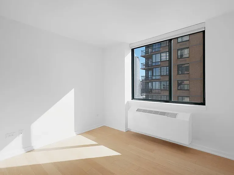 75 W End Ave #C18I — Photo 10