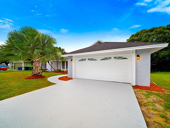 4th image of 625 SE Damask Avenue