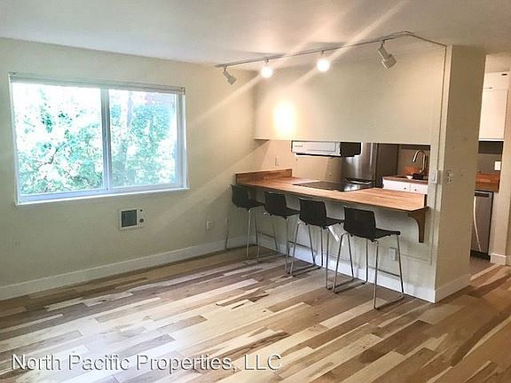 2nd image of 901 5th Ave N APT 212