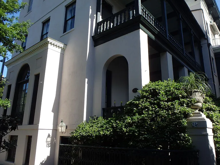 450 Whitaker St — Photo 1