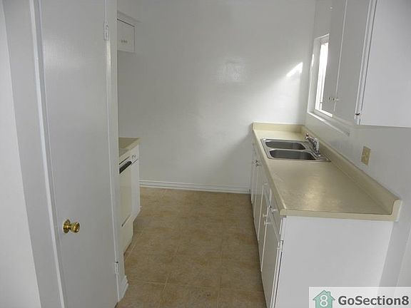 3rd image of 24431 Hawthorne Blvd