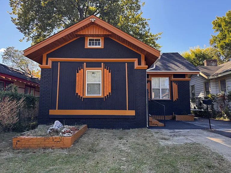 1629 Netherwood Ave — Photo 1
