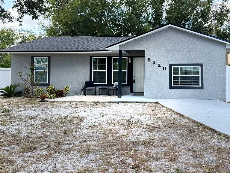 6320 Cedar St NE — Photo 2