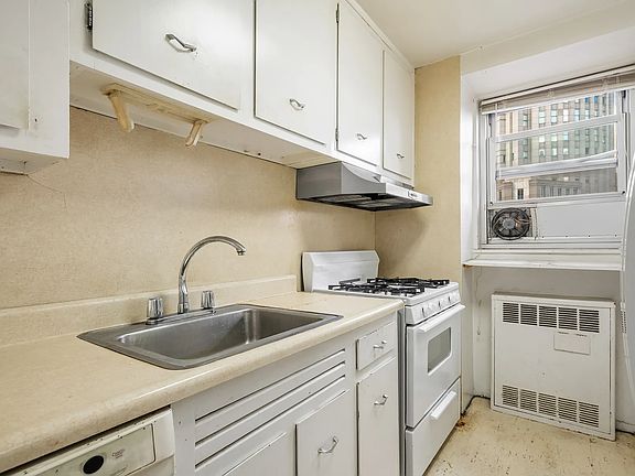 3rd image of 185 Park Row APT 5G