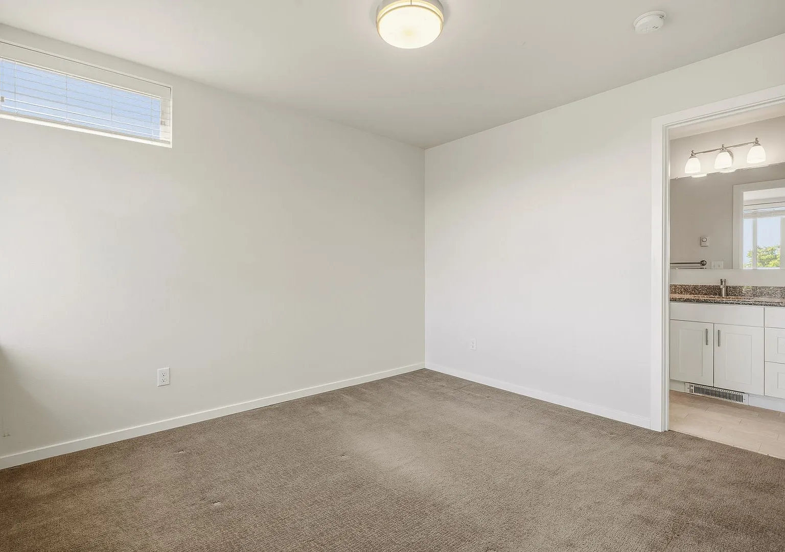 62AVE 62nd Ave Townhomes — Photo 4