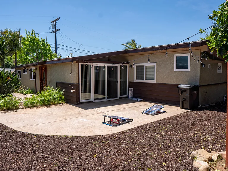 Acoma Ave — Photo 24