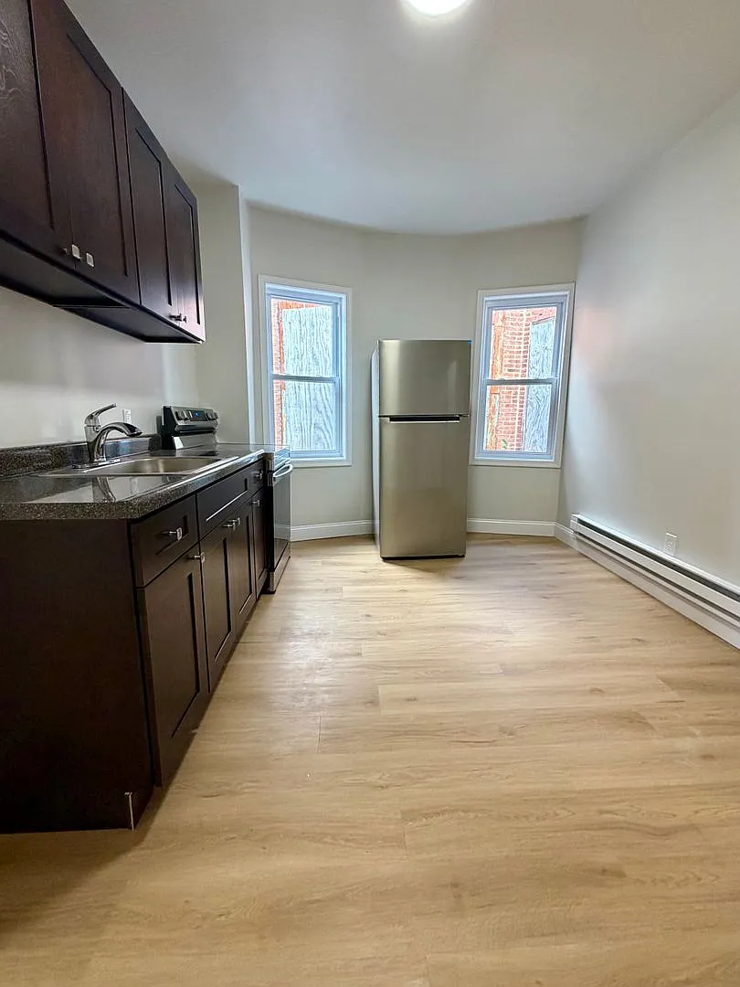52nd St S 724 — Photo 4