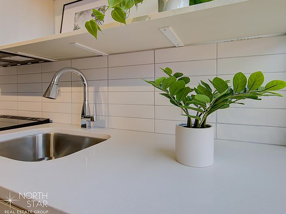 4th image of 1049 W Lawrence Ave