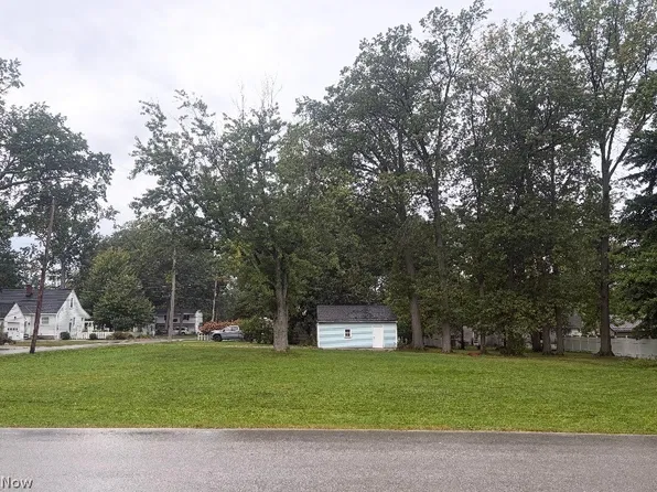 154 Tomahawk Dr, Avon Lake, OH 44012