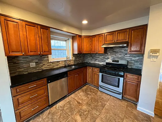 Rented by Capri Jet Realty Corp | media 9