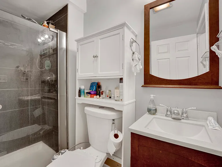 1914 W Henderson St #CH — Photo 10