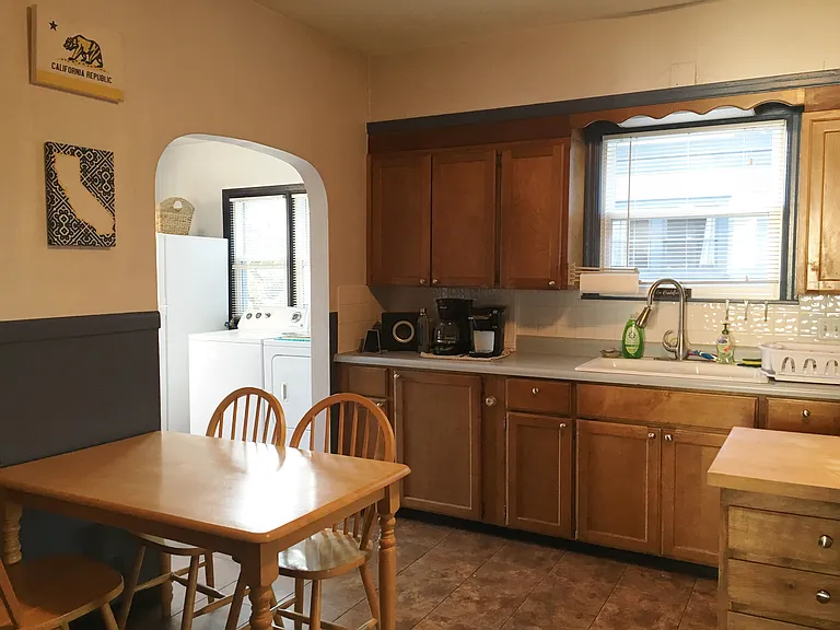 1018 E Nora Ave — Photo 5