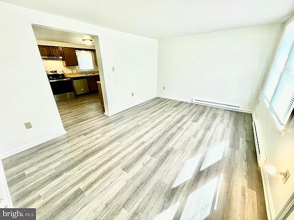 3rd image of 25 Camelot Ct