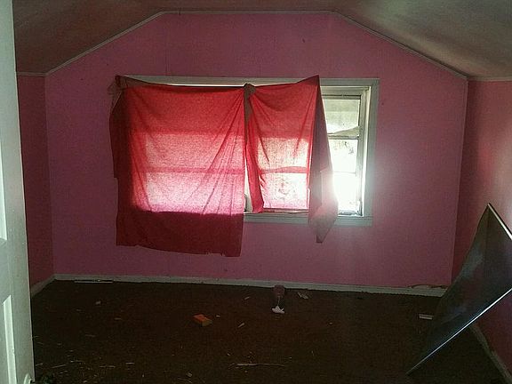 4th image of 305 E Chestnut St