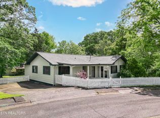 111 Tomlinson Rd, Oak Ridge, TN 37830