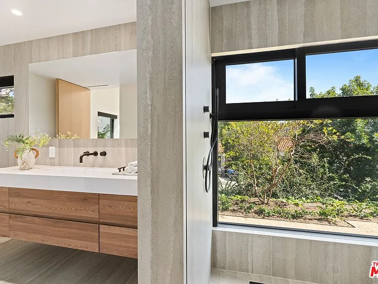 2501 Banyan Dr — Photo 27