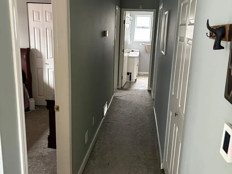 60a Ave — Photo 4