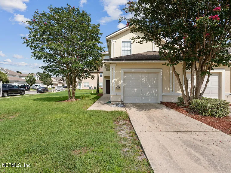 574 Southbranch Dr — Photo 2