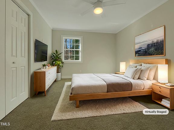 4th image of 302 N Montreal Ct