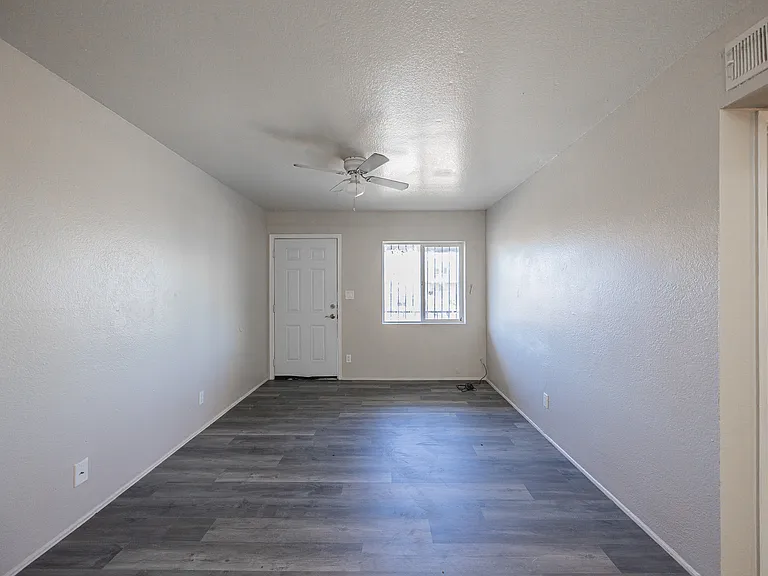1703 W Mountain View Rd — Photo 21