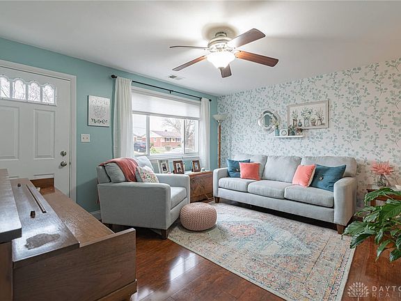 3rd image of 115 Bayview Ave