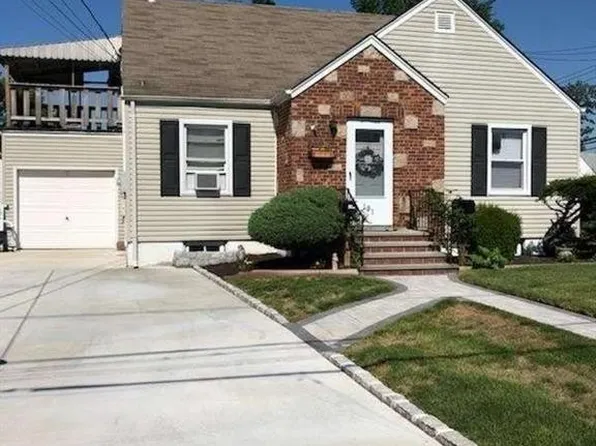 131 Chestnut St, Lynbrook, NY 11563