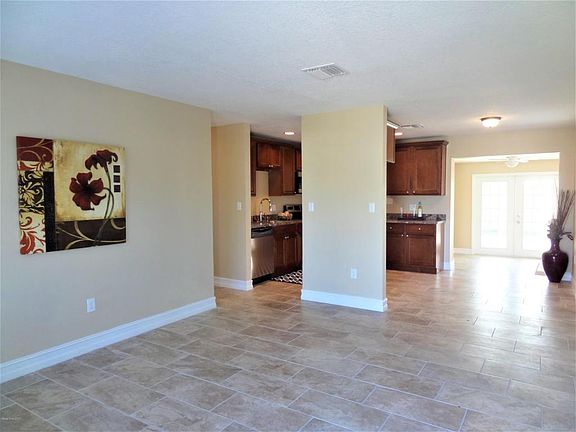 4th image of 1434 Rosemary Dr