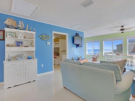 3rd image of 1501 NE Ocean Blvd APT 2