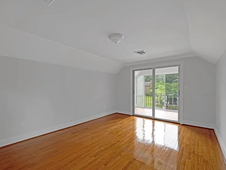 306 Granville Dr — Photo 26
