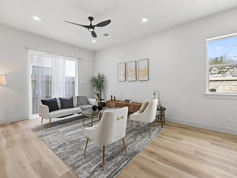 975 Highland Light Ln — Photo 6