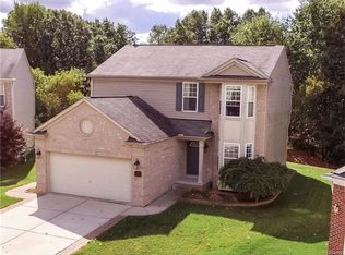 926 Deer Valley Rd, Holly, MI 48442