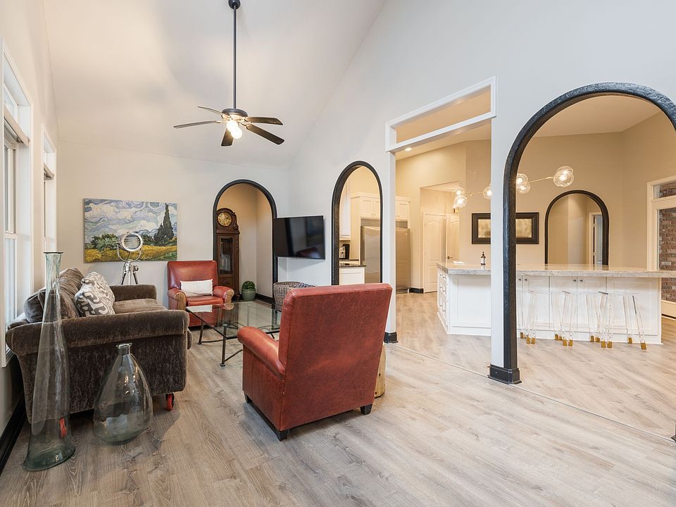 10th image of 442 Lakeview Cir