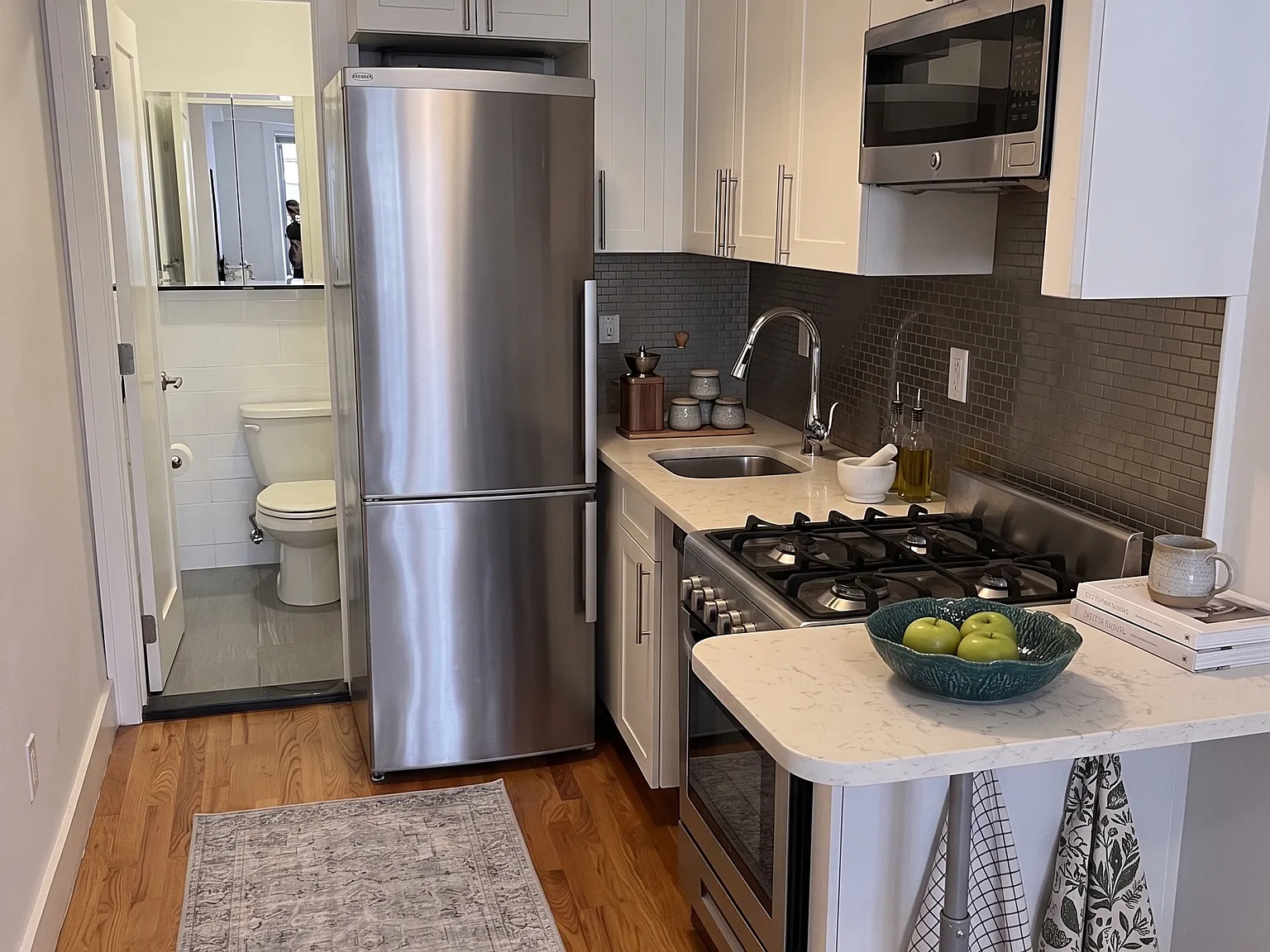 639 Tenth Avenue — Photo 2