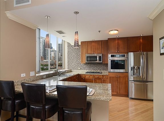 4th image of 1515 S Prairie Ave Unit 503