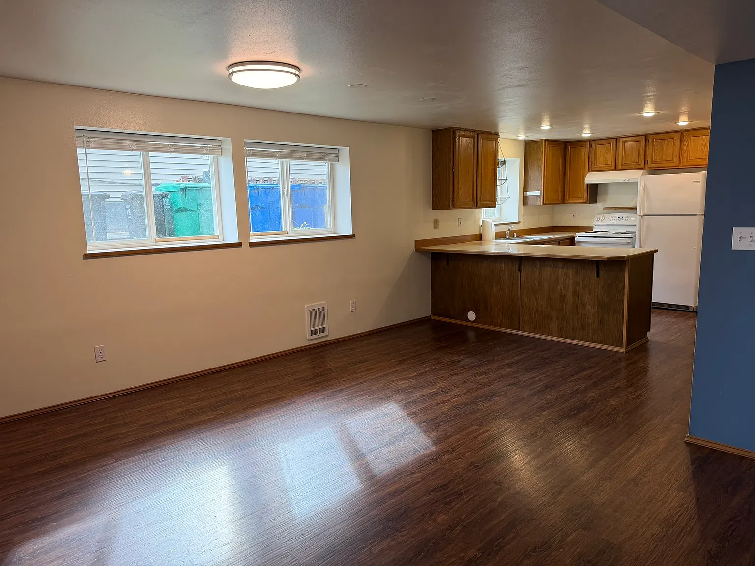 3 bed, 1100 sqft, $2,790 — Photo 4