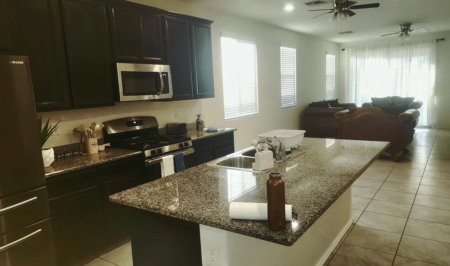 4 bed, 2.5 bath, 1900 sqft, $858 — Photo 3