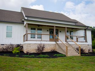 56 N Ridge Dr, La Fayette, GA 30728