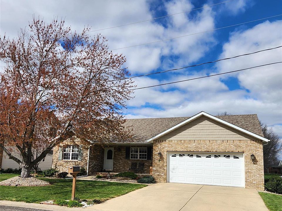 1st image of 15 Sunray Dr