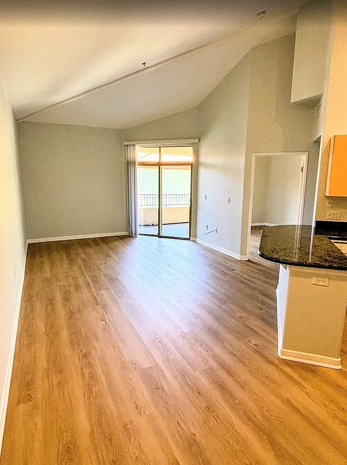1 bed, 721 sqft, $2,595 — Photo 3