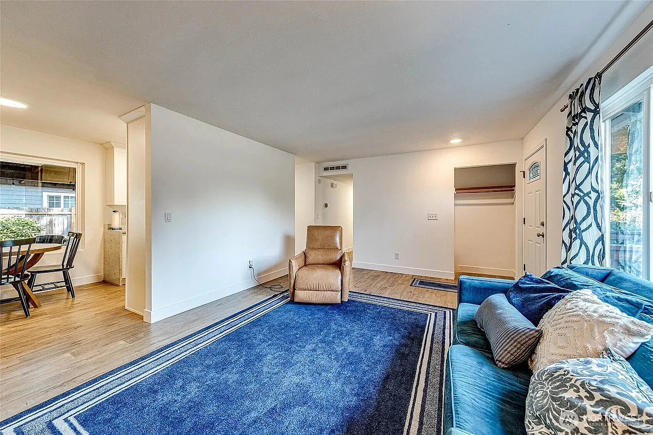3 bed, 1180 sqft, $3,350 — Photo 4