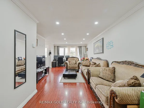 3200 Morning Star Dr, Mississauga, ON L4T 1X5