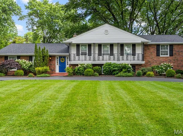 8 Clerbrook Ln, Saint Louis, MO 63124