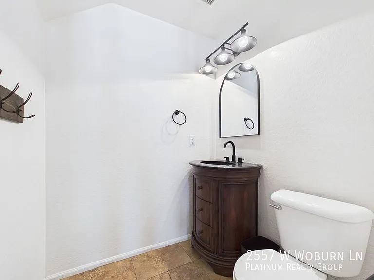 2557 W Woburn Ln — Photo 3