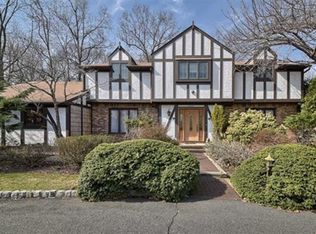 17 Liberty Ridge Trl, Totowa, NJ 07512