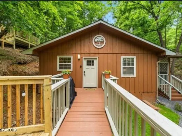 4151 Oak Ridge St, Pigeon Forge, TN 37863