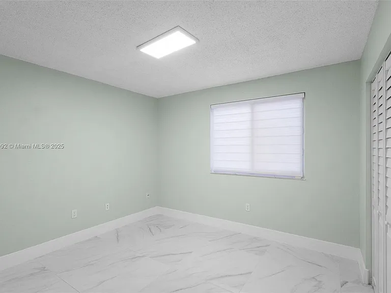 2515 W 65th St — Photo 8