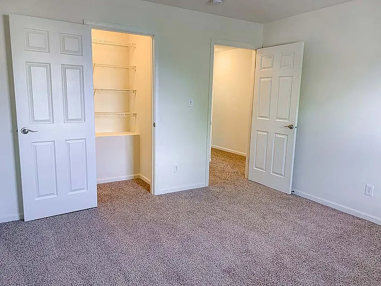 Bexley Village Apartments — Photo 31