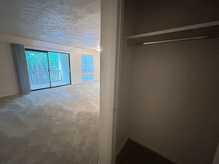 Huntingwood Apartments — Photo 15